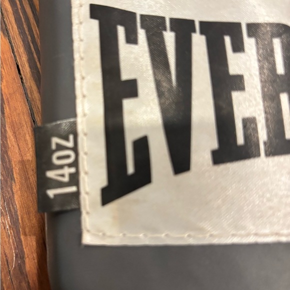 Everlast Pro Style Training Boxing Combat Sports Black  Gloves 14 Ounces - Picture 3 of 3